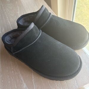 UGG Black Slipper